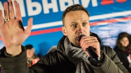 Навальный впал в кому и подключен к аппарату ИВЛ