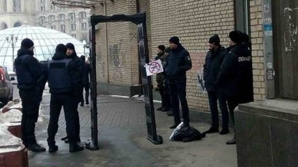 В центре Киева установлены металлоискатели