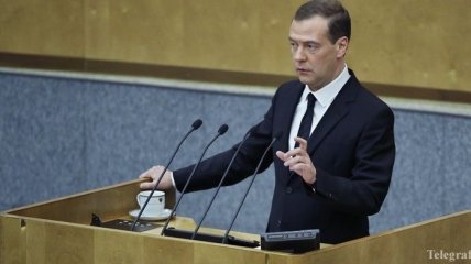 Медведев учителям: Нужны деньги – идите в бизнес