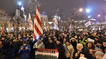 Профсоюзы Венгрии готовы выйти на улицы из-за "рабского закона"