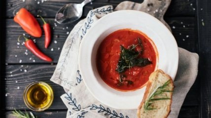 Такого летнего супа вы еще не пробовали: Владимир Ярославский поделился рецептом с томатами и клубникой (фото, видео)
