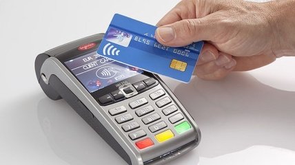 Украинцы стали чаще расплачиваться платежными картами 