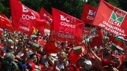 В Болгарии требуют проведения досрочных парламентских выборов
