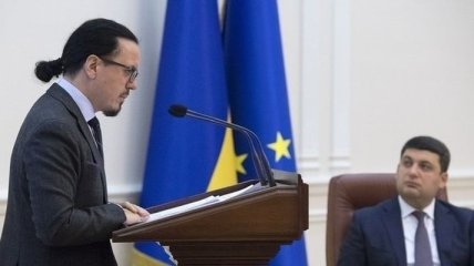 Луценко просит Гройсмана не продлевать контракт с главой "Укрзализныци" Балчуном