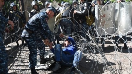 Песков о протестах в Армении: Это исключительно внутреннее дело