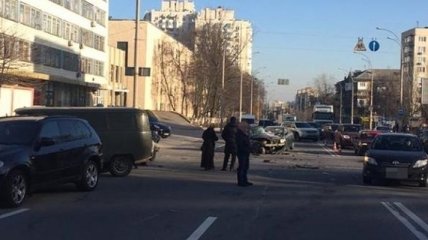 В Киеве столкнулись три автомобиля, один водитель погиб