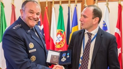 Экс-главком сил НАТО в Европе Бридлав награжден орденом Ярослава Мудрого