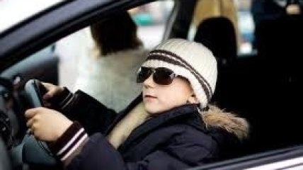 Семилетний мальчик угнал авто