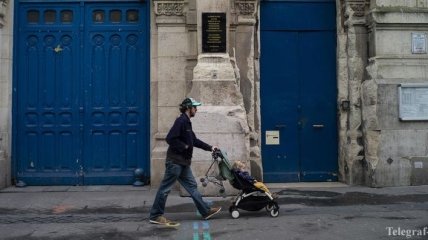 Оставайтесь дома: Во Франции ввели штрафы для нарушителей карантина