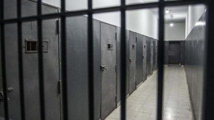Заключенные совершили массовый побег из тюрьмы в Индонезии