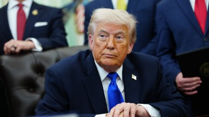 Дональд Трамп із невдалим гримом на обличчі