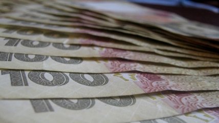 Нацбанк Украины значительно ослабил курс гривны