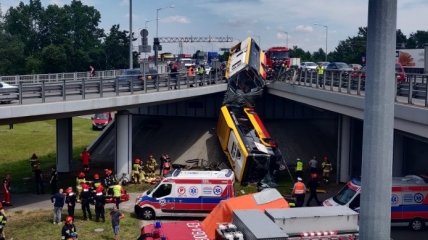 В Варшаве автобус сорвался с моста: водитель принимал амфетамин перед рейсом