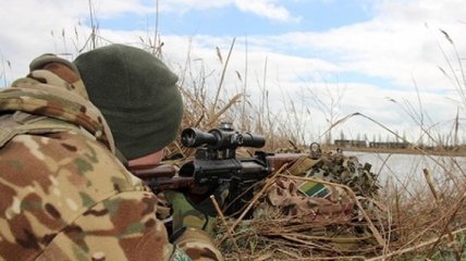 Силовики потренировались уничтожать террористов на границе с Крымом