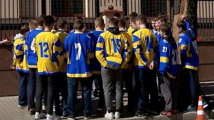 Игроки сборной Украины почтили память погибших хоккеистов