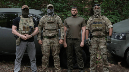 Владелец "Домино" Антон Шухнин приобрел для разведчиков внедорожник и призвал бизнес также помогать защитникам