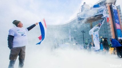 Штаб-квартиру ЕС засыпали сухим молоком в знак протеста