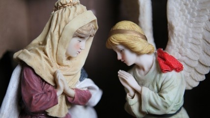 Деве Марии явился архангел Гавриил и сообщил ей, что она станет матерью сына Божьего