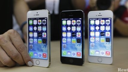 Apple не собирается сохранять отпечатки пальцев пользователя iPhone