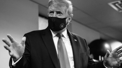 Трамп вперше запостив своє фото у масці