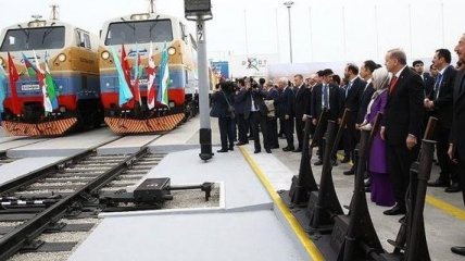Турция, Грузия и Азербайджан запустили новую железную дорогу в обход РФ