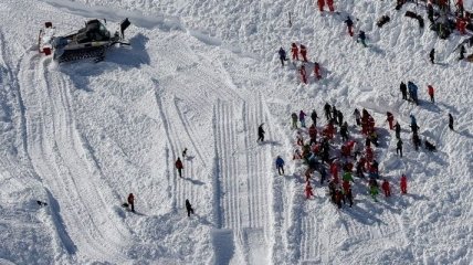 В результате обвала льда в итальянских Альпах погибли 4 альпиниста