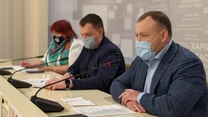 "Виноват Суэцкий канал": в Харькове оправдались за отсутствие кислородных бочек в "ковидных" больницах