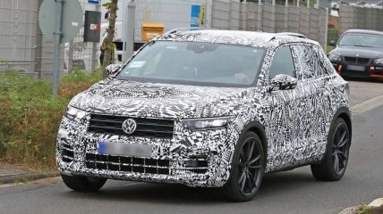 В Сети появилось фото нового кроссовера VW T-Roc R