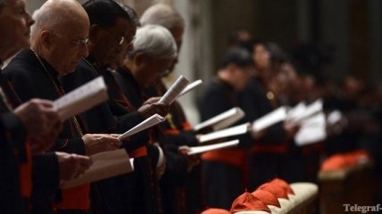 Ватиканские кардиналы решили отстраниться от прессы
