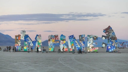 Скульптура «I’m fine» на фестивалі Burning Man