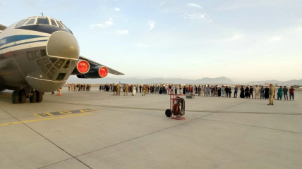 Ил-76 эвакуирует граждан из Кабула