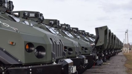 Украинские морские пехотинцы получили современные бронеавтомобили "Варта"