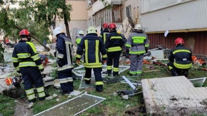 Взрыв дома в Киеве: к газовщикам и коммунальщикам пришли с обысками 
