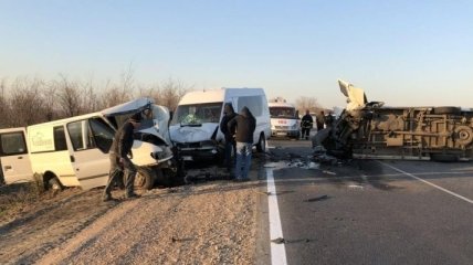 На трассе Одесса-Рени произошло ДТП с участием двух микроавтобусов и маршрутки, есть погибшие