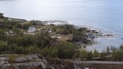 В Норвегии массивный оползень снес в море восемь домов (Видео)