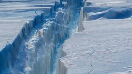 Огромная трещина в Антарктиде продолжает увеличиваться