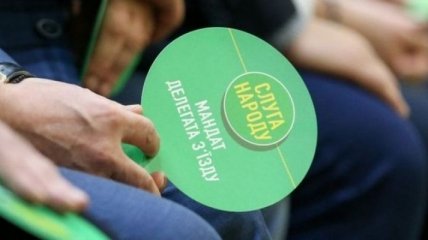 Угроза распада "Слуги народа" и "очистка" ради рейтингов: чего ждать от съезда партии Зеленского