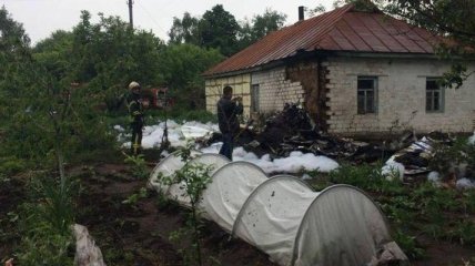 Во двор жителя Чернигова упал самолет