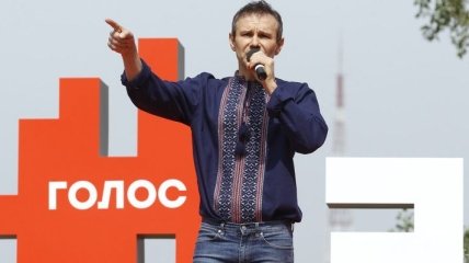 Вакарчук заявил, что не будет отказываться от творчества ради политики