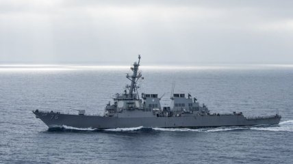 Эсминец США столкнулся с японским буксиром