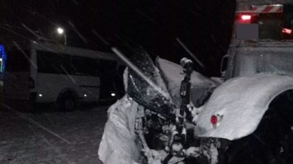 В Сумской области маршрутка столкнулась с трактором, пострадали 5 человек
