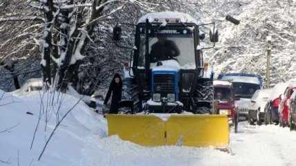 В Киеве на дороги вышли более 270 снегоуборочных машин