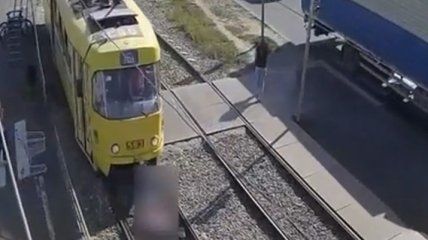 В Харькове женщина попала под трамвай