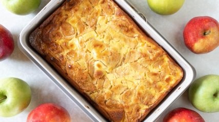 Смачний, легкий у приготуванні яблучний пиріг