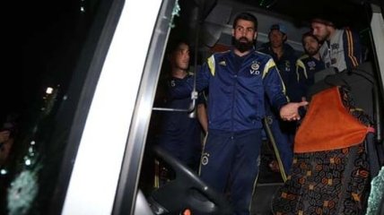 Чемпионат Турции остановлен из-за нападения на автобус "Фенербахче"