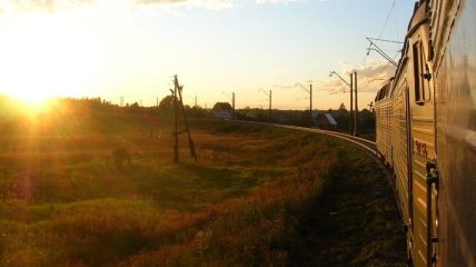 Поезд сообщением Харьков-Луганск сбил мотоциклиста