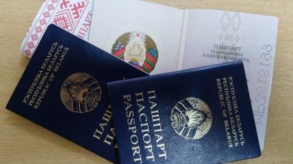 У білорусів хочуть забирати їх паспорти