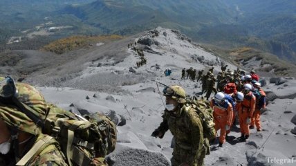 Извержение вулкана в Японии: спасатели продолжают поиски
