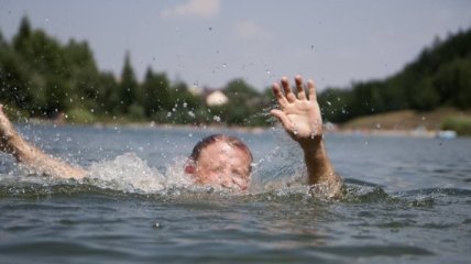 На Буковине в озере обнаружили утопленника