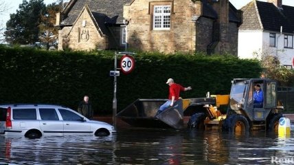 Уже 3 человека погибли в Англии от наводнения из-за ливней